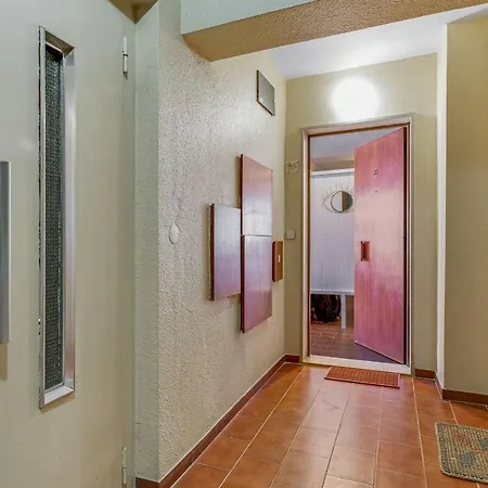 Bright 1bdr W/balcony & Pool By Lovelystay アパート シルヴェス