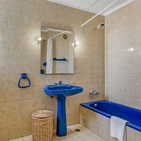 1Bdr Apt W Balcony & Pool By Lovelystay Apartman