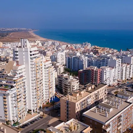 Bright 1bdr W/balcony & Pool By Lovelystay